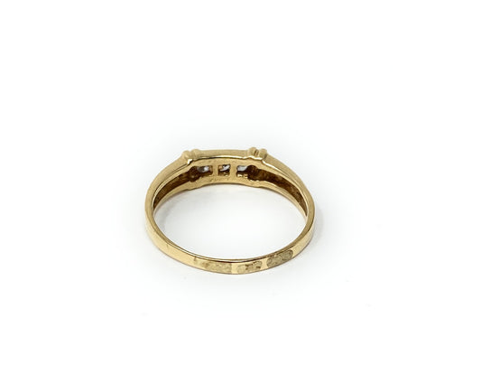 14k Yellow Gold Three CZ Stone Ring 2g