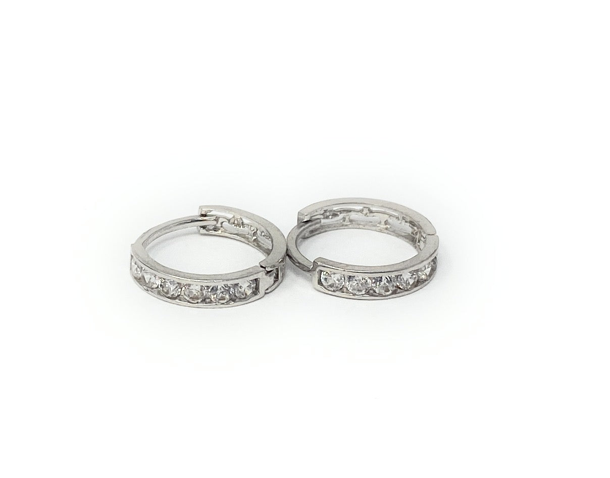 10k White Gold Huggies .9g