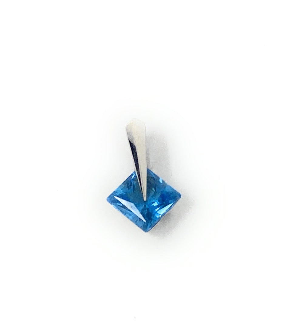 14k White Gold & Blue Stone Pendant 1.5g