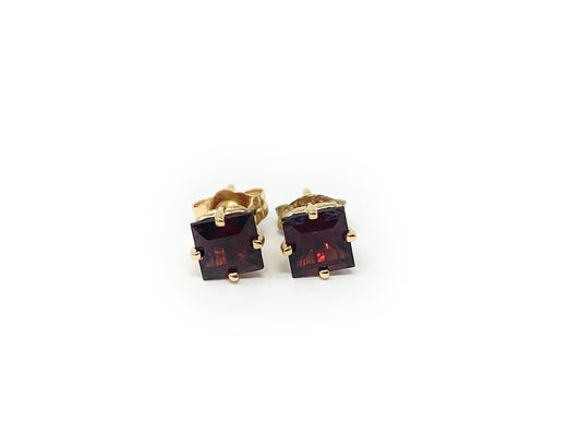 14k Square Garnet Studs .9g
