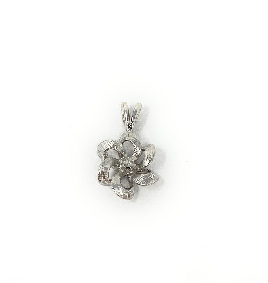 14k WG Flower Pendant 1.1g