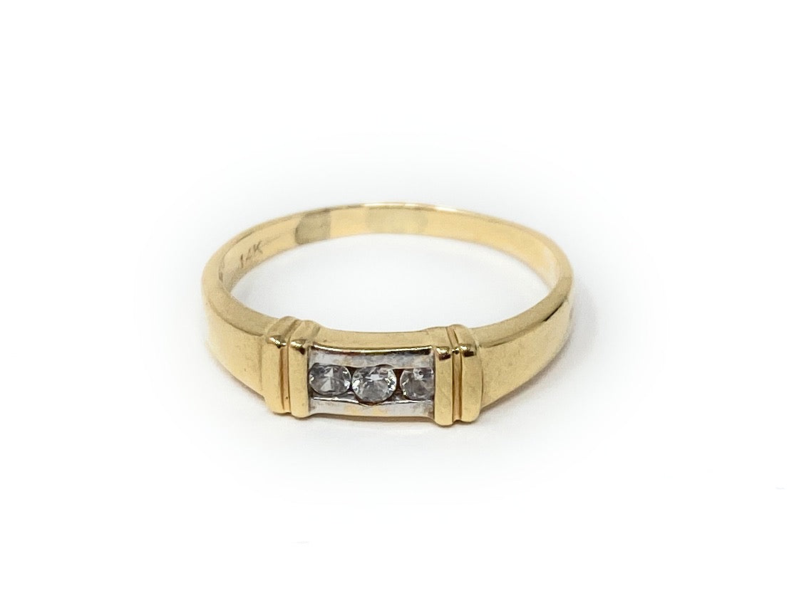 14k Yellow Gold Three CZ Stone Ring 2g