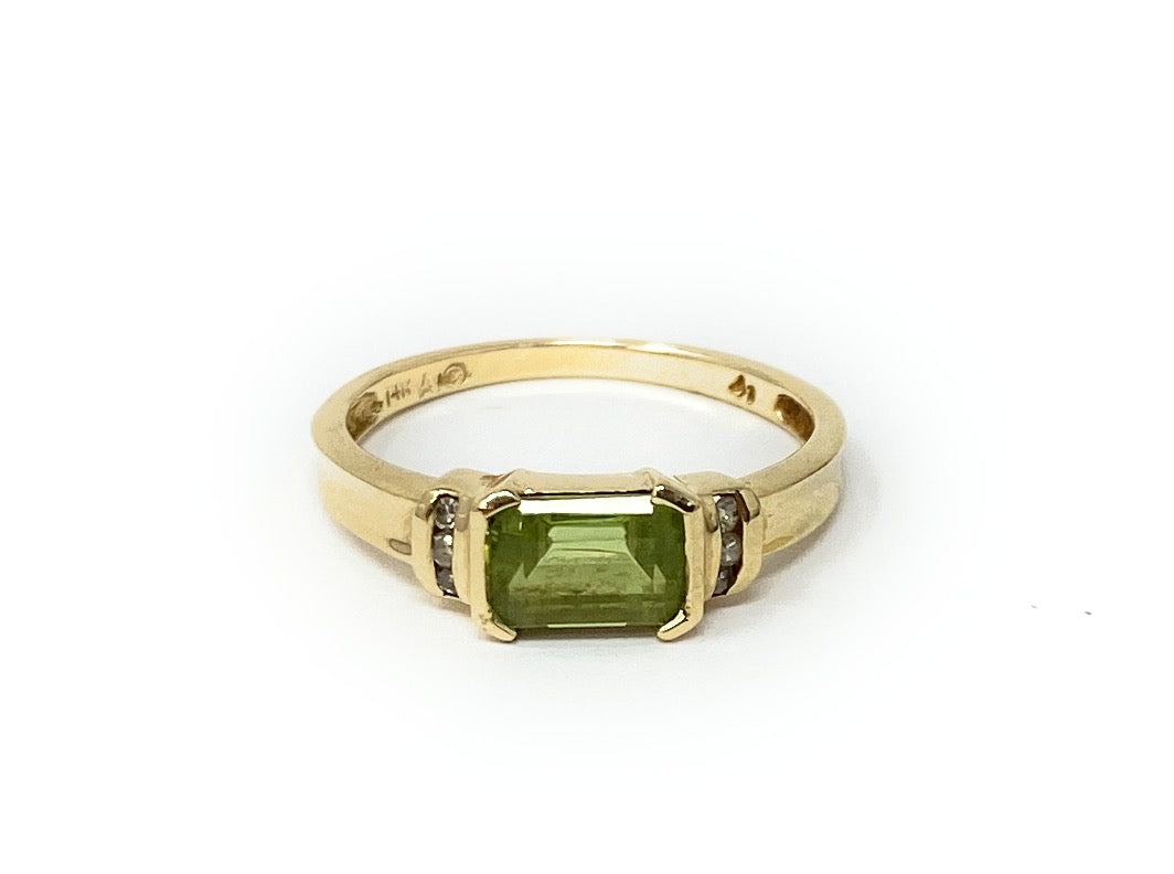 14k Peridot Ring 2.2g Size 7