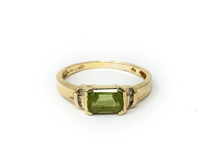 14k Peridot Ring 2.2g Size 7