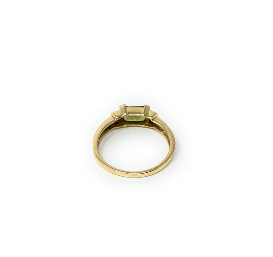 14k Peridot Ring 2.2g Size 7