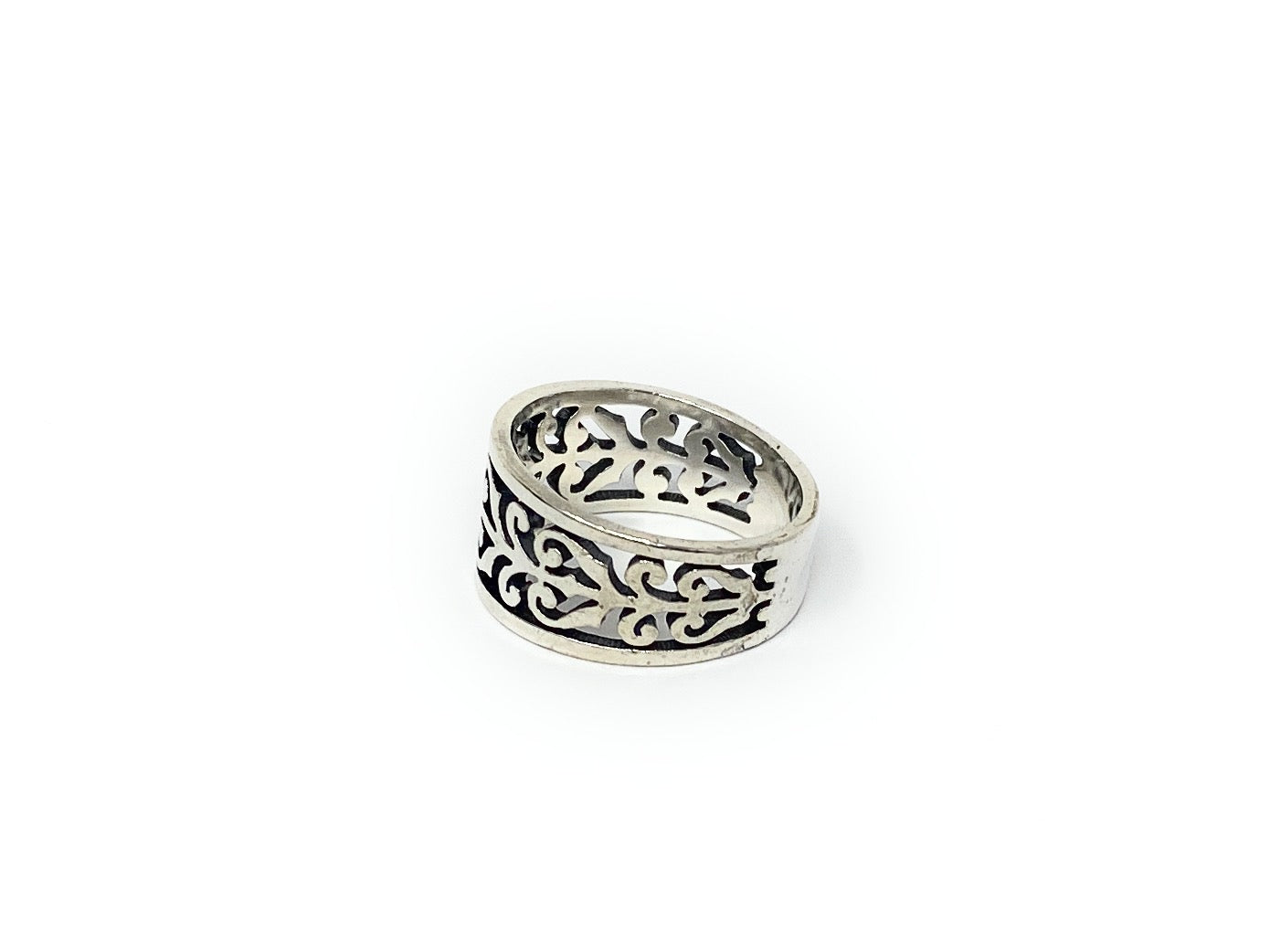 James Avery Retired Open Heart Scroll Band Sterling Silver Ring Size 6.5