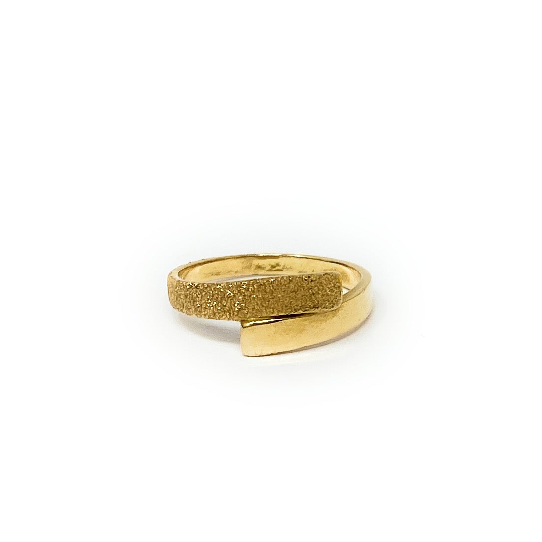 18k Wrap Around Ring 3.2g Size 7.5