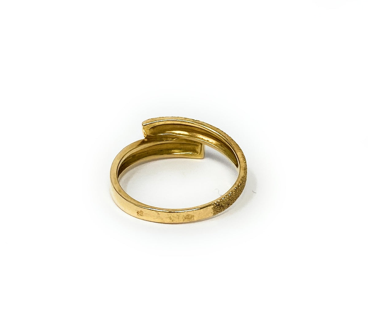 18k Wrap Around Ring 3.2g Size 7.5