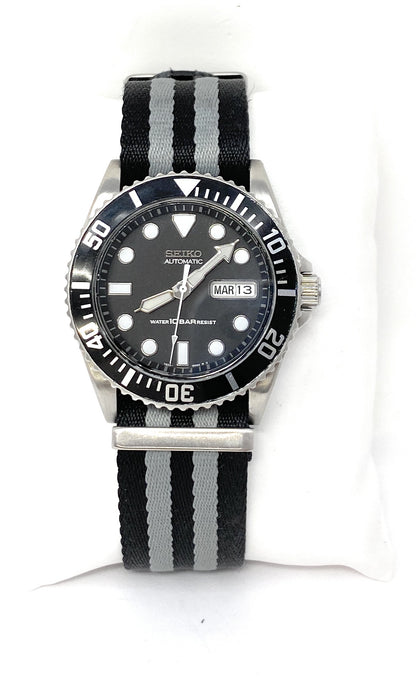 Seiko 7S26-0040 Automatic Water 10 Bar Resist Model: SKX033J